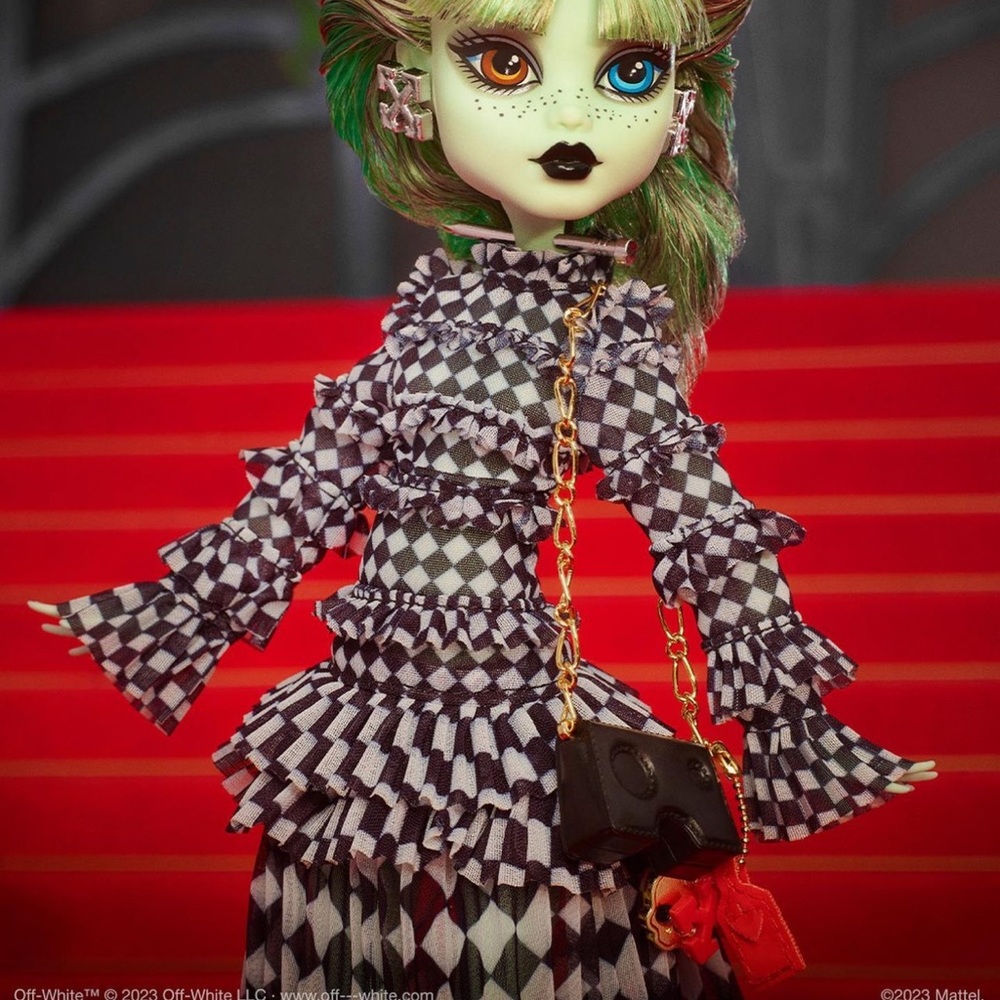 Off-White c/o Monster High Harmonie Ghoul Doll - Picture 2 of 14